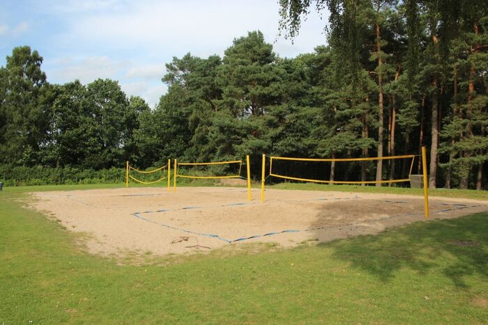 Beachvolleyballfeld mit 3 Netzen