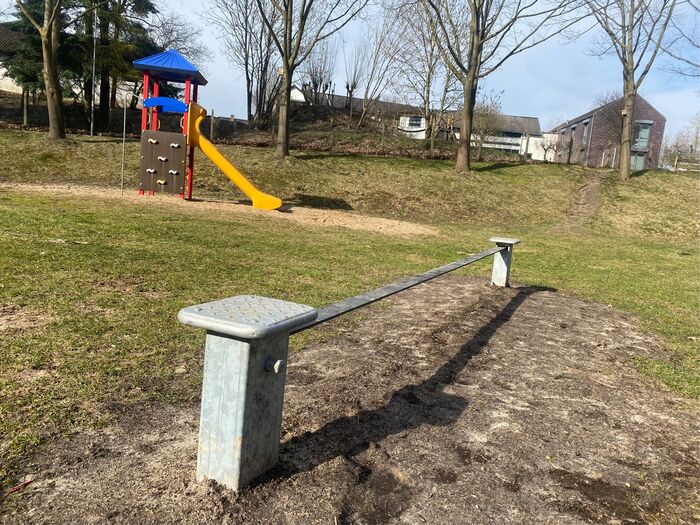 Eine Slackline für den Spielplatz am Hellbergtal