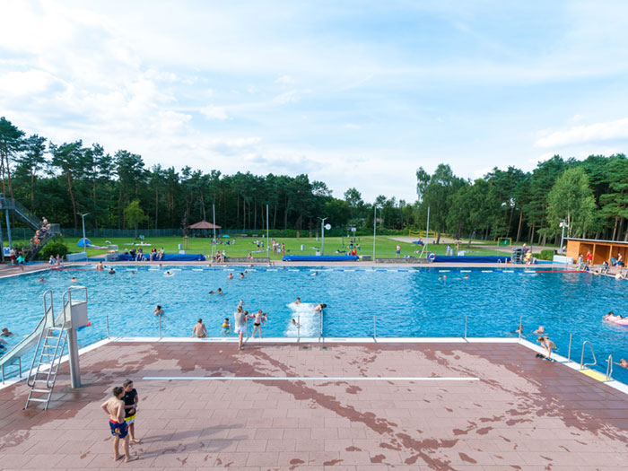 Ein Tag im Waldschwimmbad