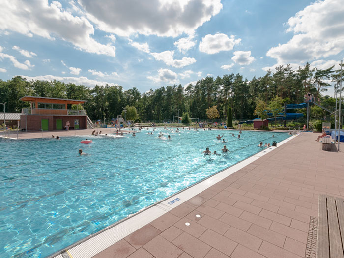 Ein Tag im Waldschwimmbad